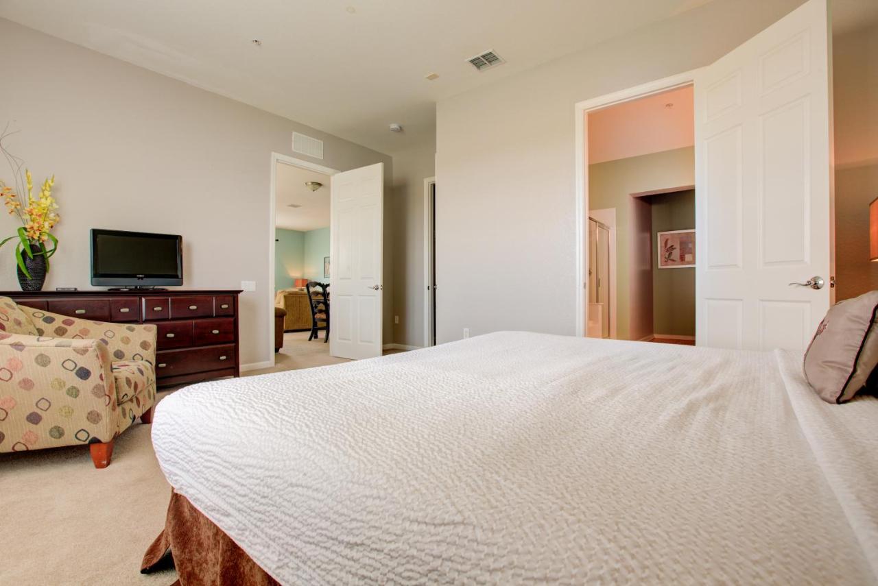 Top-Floor Luxurious Lakeview Condo ออร์ลันโด ภายนอก รูปภาพ
